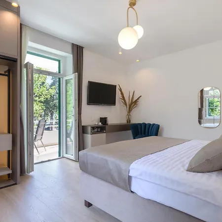 Guest house Green Park Luxury Rooms 4*