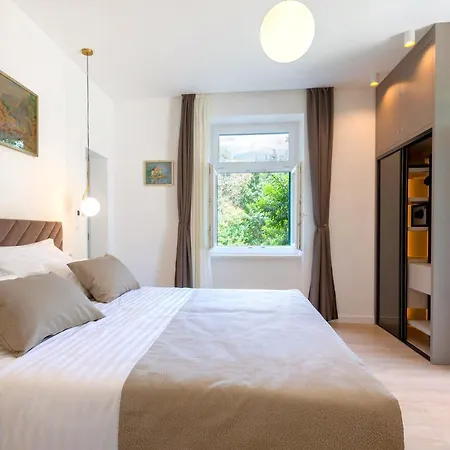 Green Park Luxury Rooms Guest house