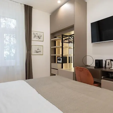 Guest house Green Park Luxury Rooms 4*