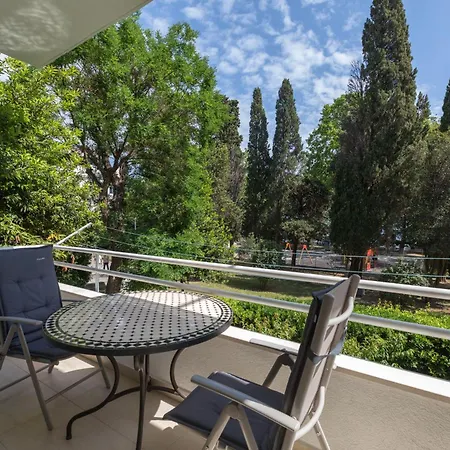 Green Park Luxury Rooms Guest house